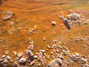 il fiume rosso verde rosso